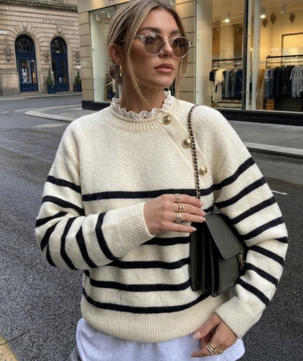 784-Sweater rallado , c/ botton y encaje - Importado